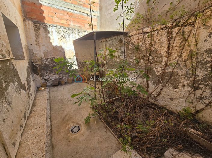 Image No.10-4 Bed Townhouse for sale