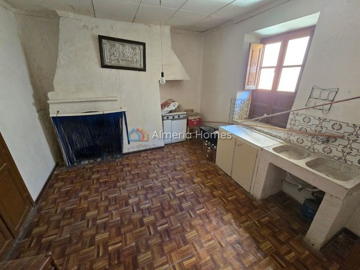 Image No.13-4 Bed Townhouse for sale