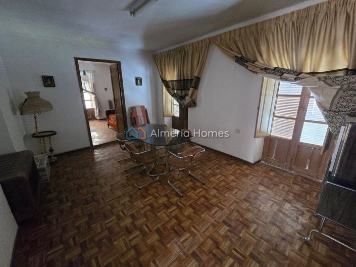 Image No.14-4 Bed Townhouse for sale