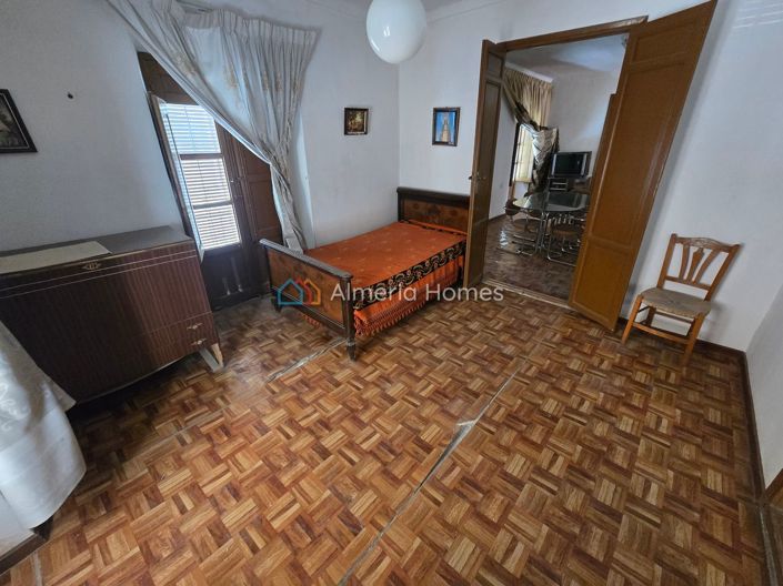 Image No.16-4 Bed Townhouse for sale