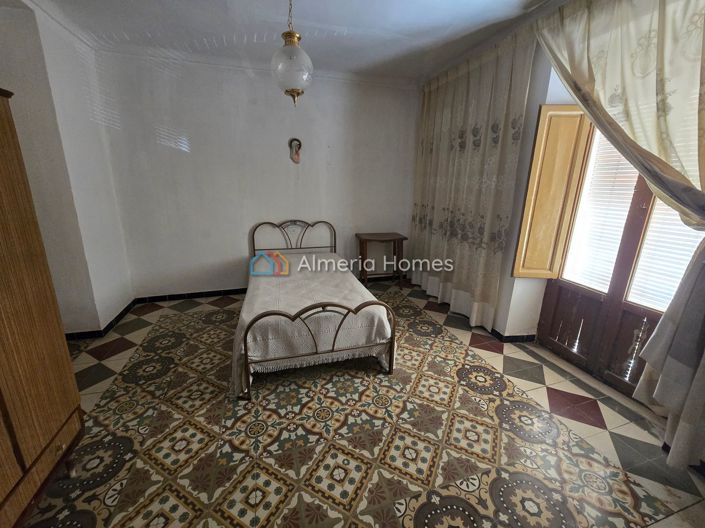 Image No.17-4 Bed Townhouse for sale