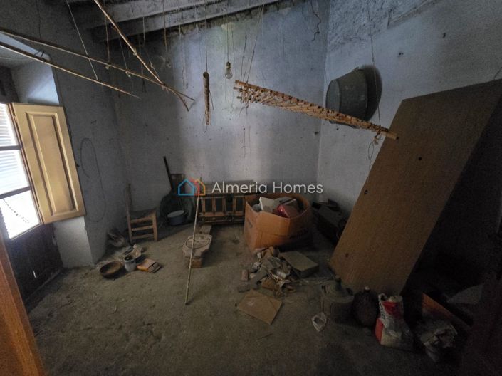 Image No.18-4 Bed Townhouse for sale