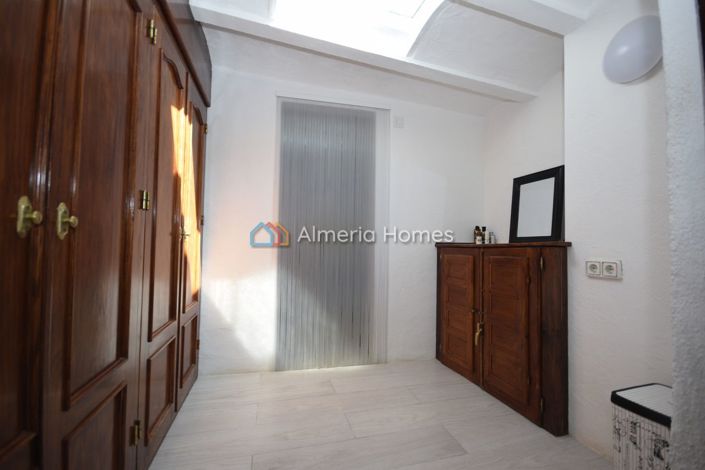 Image No.19-2 Bed Country House for sale