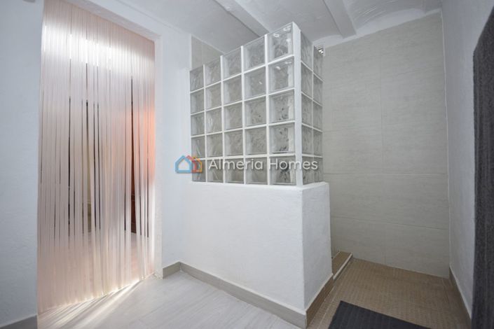 Image No.21-2 Bed Country House for sale