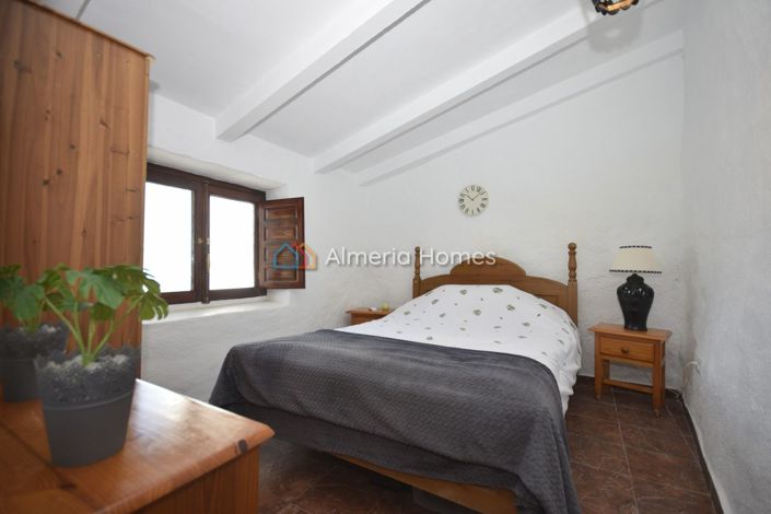 Image No.22-2 Bed Country House for sale