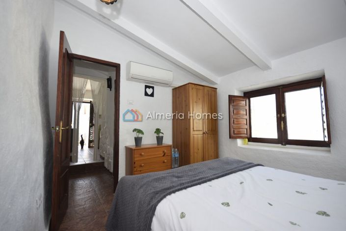 Image No.23-2 Bed Country House for sale