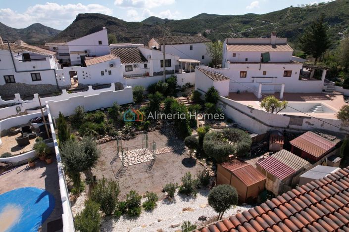 Image No.5-2 Bed Country House for sale