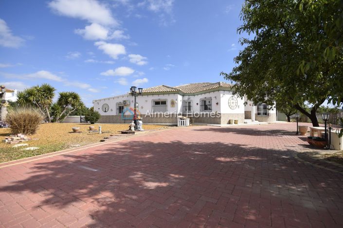 Image No.17-4 Bed Villa for sale