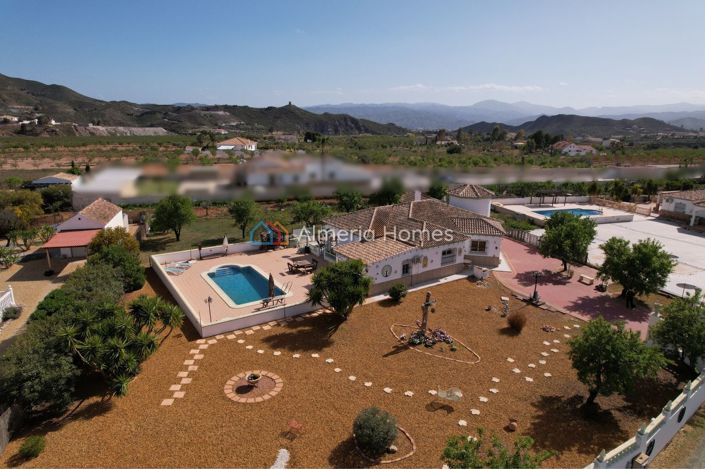 Image No.3-4 Bed Villa for sale