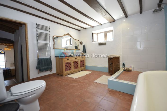 Image No.11-Maison de campagne de 6 chambres à vendre à Oria