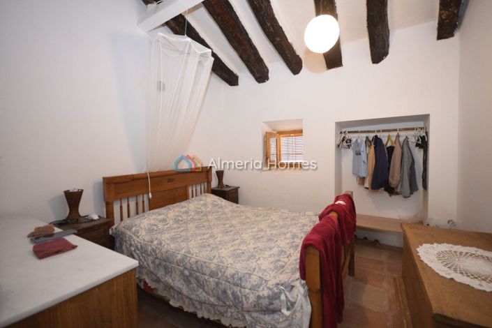 Image No.11-3 Bed Townhouse for sale