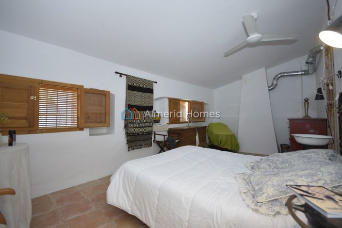 Image No.15-3 Bed Townhouse for sale