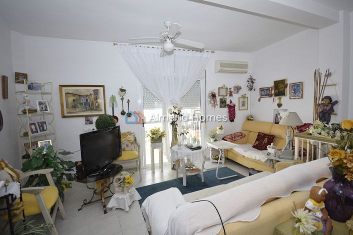 Image No.16-5 Bed Townhouse for sale