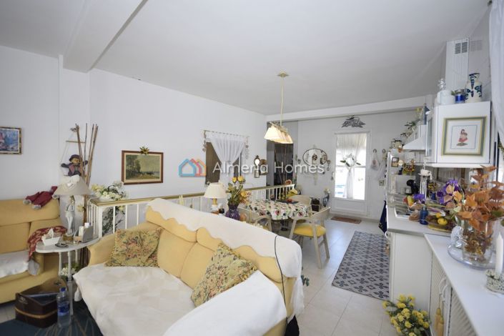 Image No.17-5 Bed Townhouse for sale