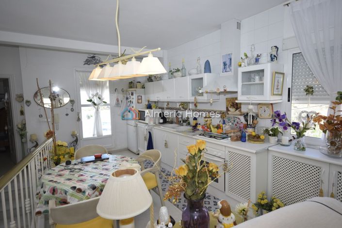 Image No.19-5 Bed Townhouse for sale