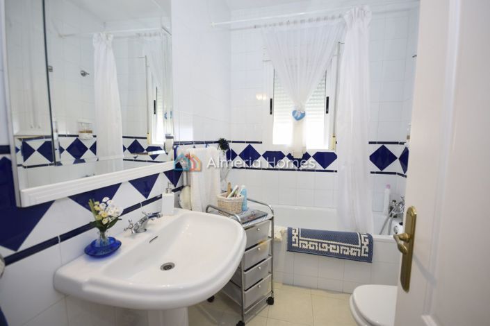 Image No.26-5 Bed Townhouse for sale