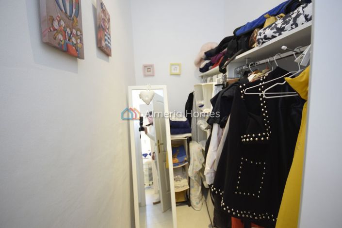 Image No.28-5 Bed Townhouse for sale