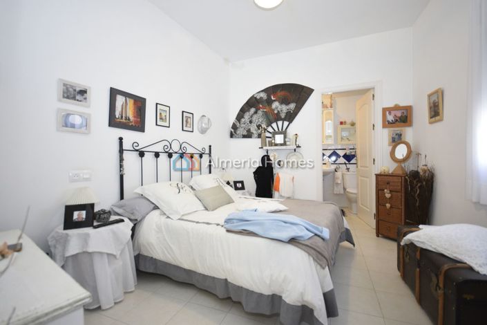 Image No.5-5 Bed Townhouse for sale