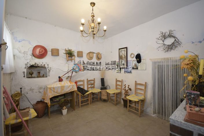 Image No.7-5 Bed Townhouse for sale