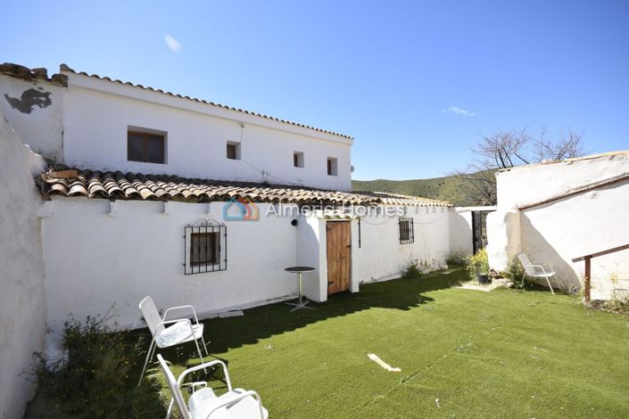 Image No.11-6 Bed Country House for sale