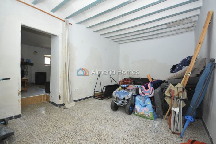 Image No.22-6 Bed Country House for sale