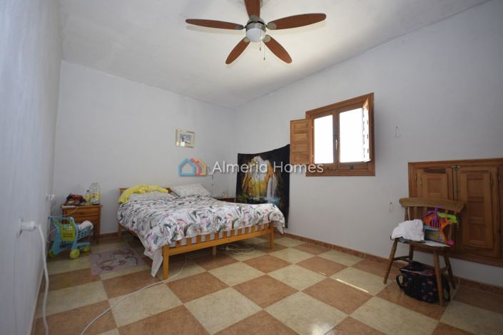 Image No.26-6 Bed Country House for sale