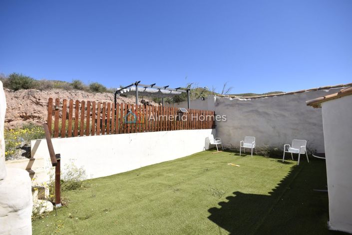 Image No.10-6 Bed Country House for sale