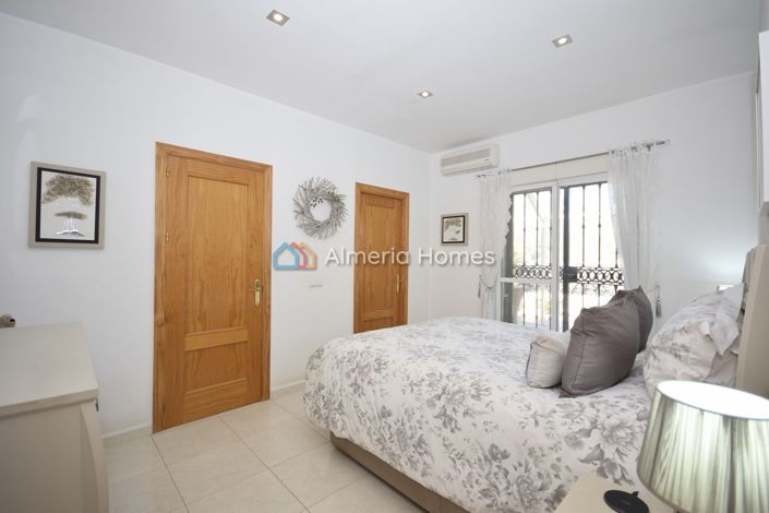 Image No.25-3 Bed Villa for sale