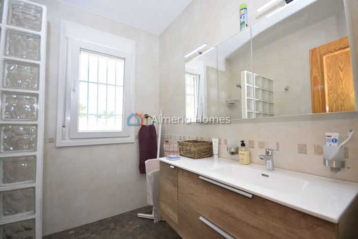 Image No.27-3 Bed Villa for sale