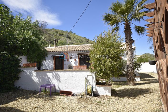 Image No.11-3 Bed Country House for sale