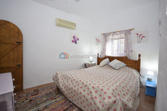 Image No.19-3 Bed Country House for sale