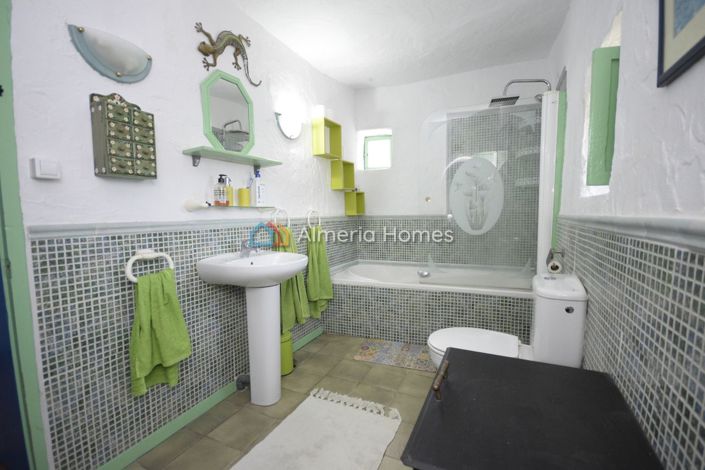 Image No.20-3 Bed Country House for sale