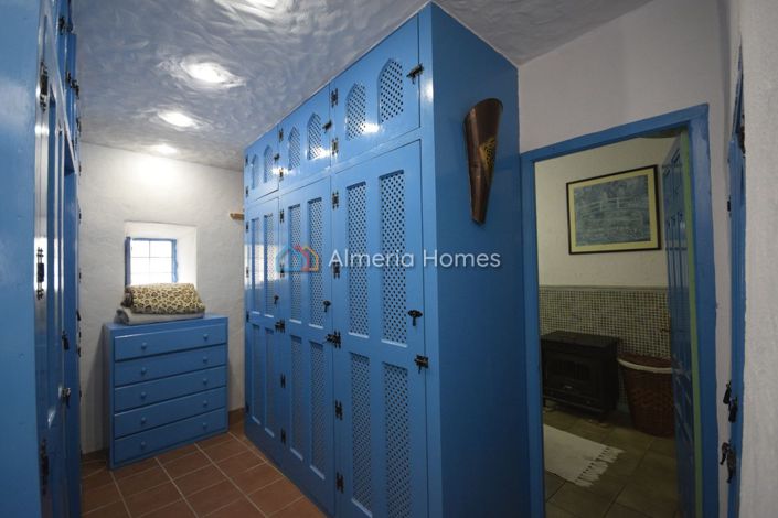 Image No.21-3 Bed Country House for sale