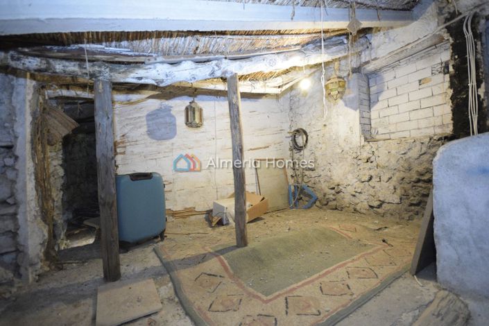 Image No.28-3 Bed Country House for sale