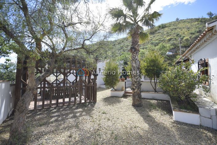 Image No.8-3 Bed Country House for sale