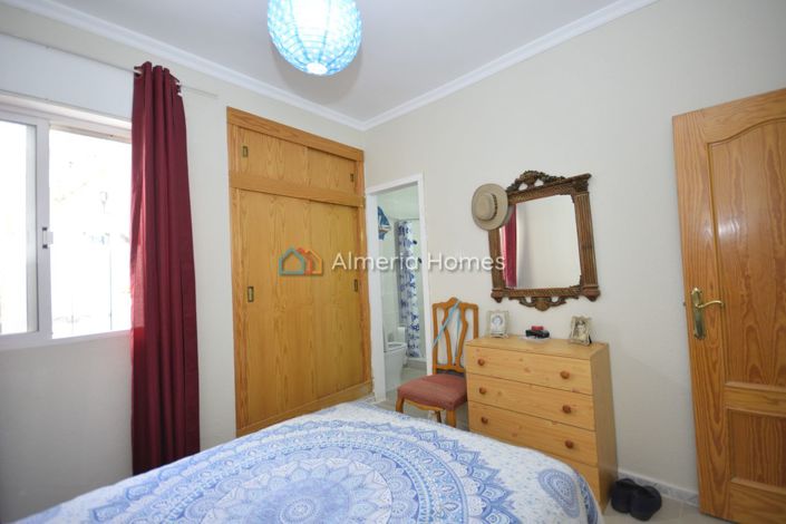 Image No.13-3 Bed Townhouse for sale