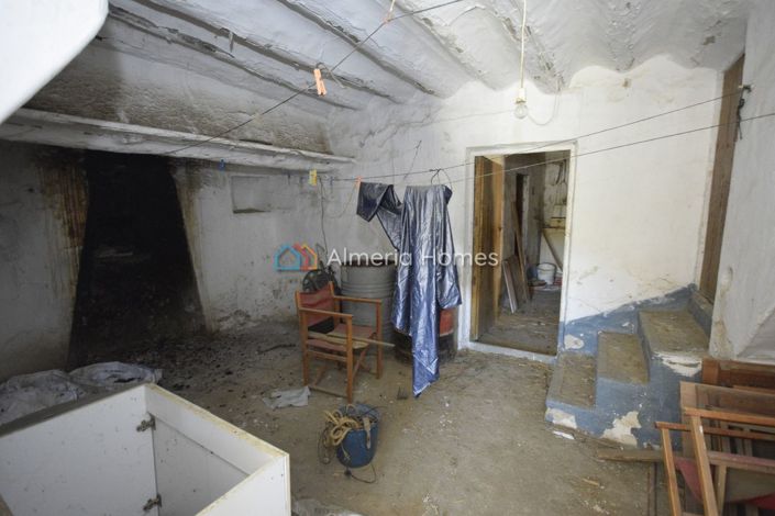 Image No.10-4 Bed Country House for sale