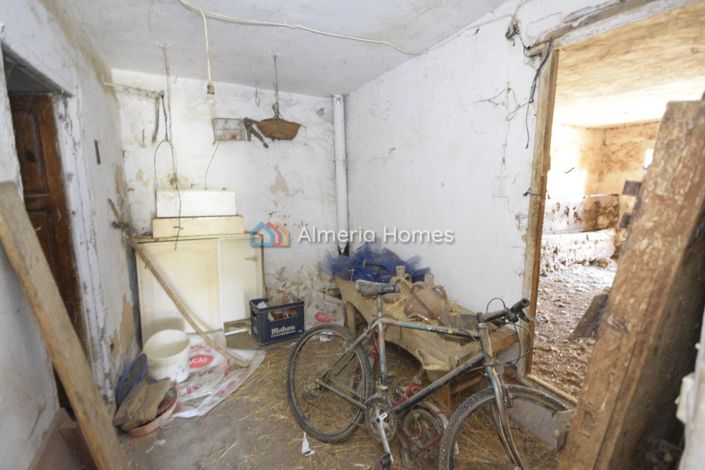 Image No.11-4 Bed Country House for sale