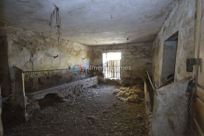 Image No.13-4 Bed Country House for sale