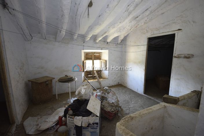 Image No.16-4 Bed Country House for sale