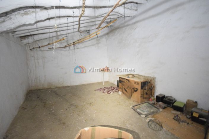 Image No.19-4 Bed Country House for sale