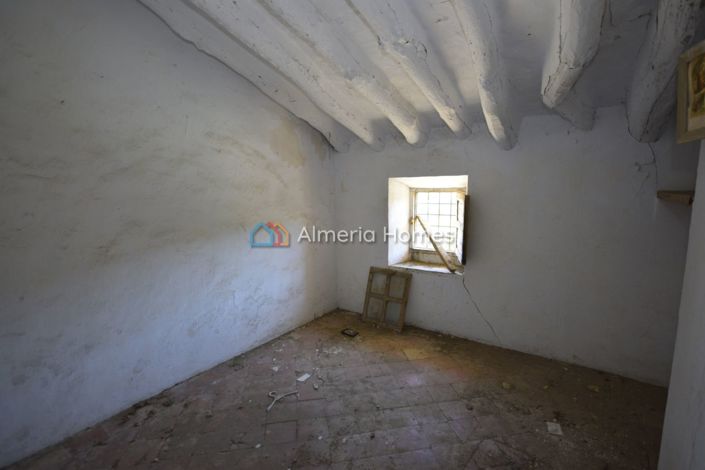 Image No.20-4 Bed Country House for sale