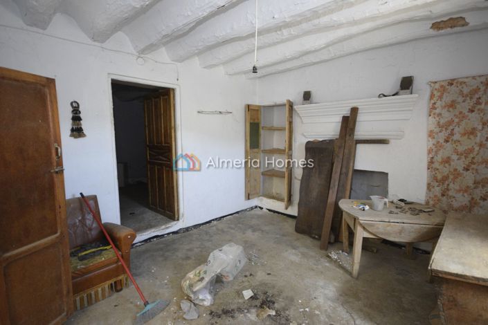 Image No.6-4 Bed Country House for sale