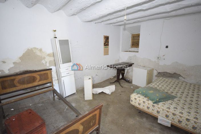 Image No.7-4 Bed Country House for sale