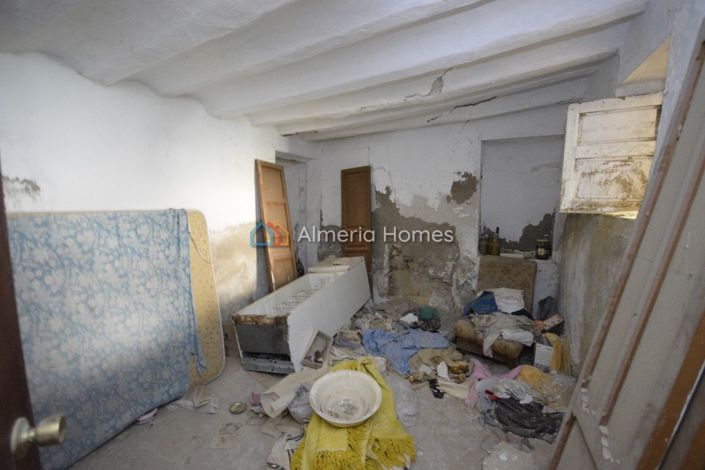 Image No.10-4 Bed Townhouse for sale