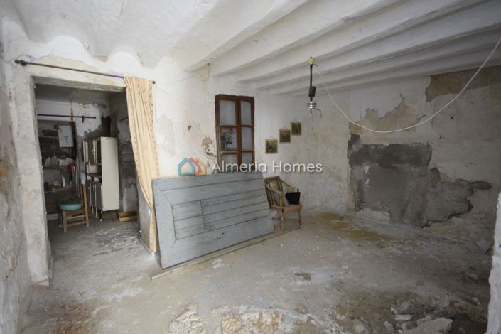 Image No.11-4 Bed Townhouse for sale