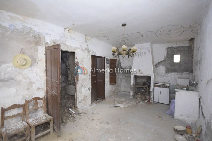 Image No.13-4 Bed Townhouse for sale