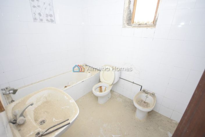 Image No.14-4 Bed Townhouse for sale