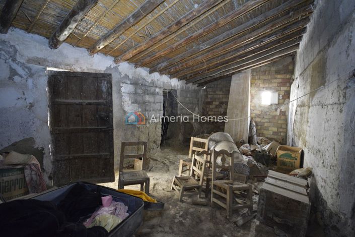 Image No.17-4 Bed Townhouse for sale