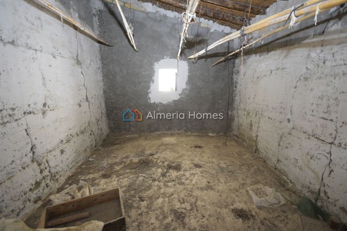 Image No.19-4 Bed Townhouse for sale